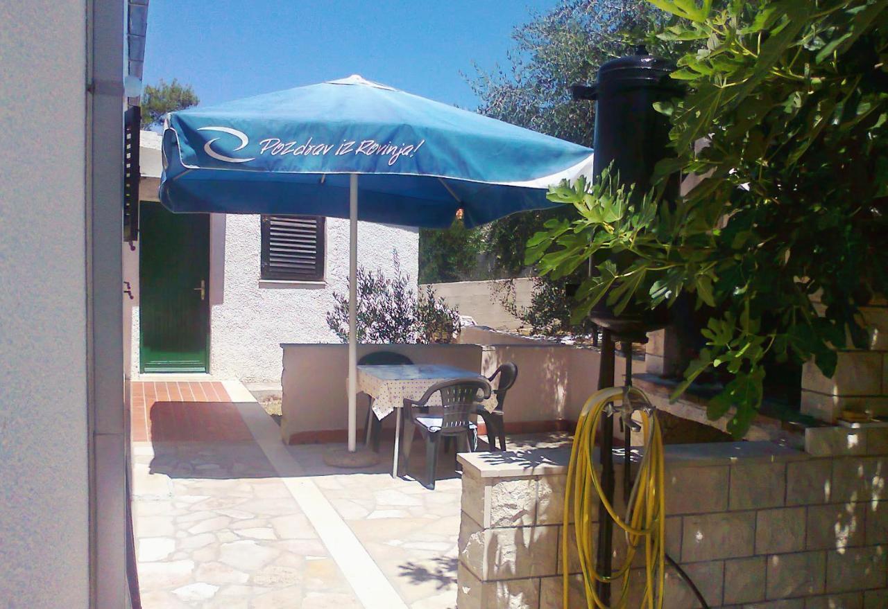 Apartments By The Sea Splitska, Brac - 2923 Postira Kültér fotó