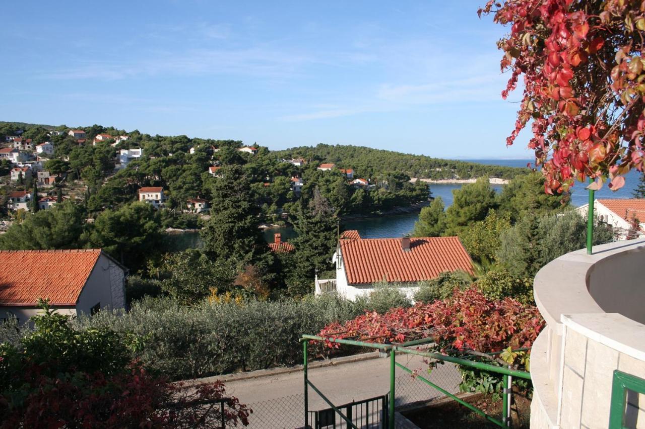 Apartments By The Sea Splitska, Brac - 2923 Postira Kültér fotó